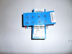 Kyocera carbide cutting tools TPGH090204L K8273 CNC tools with high precision 